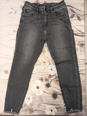 Kensie Skinny Jeans in Washed Black-Grey